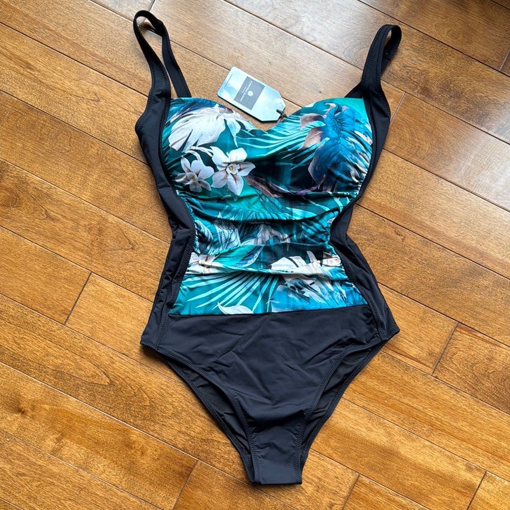 New Everyday Sunday tropical swimsuit size 8